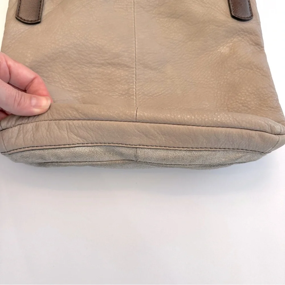 Fossil Explorer Leather cream and metallic Crossbody bag